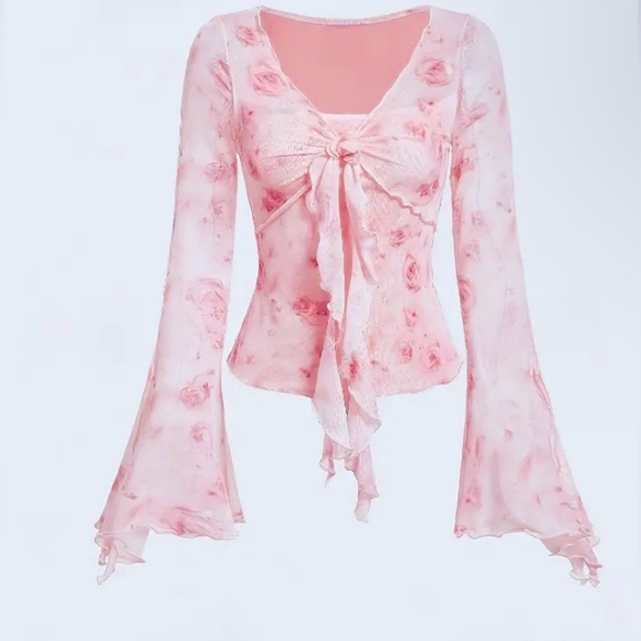 Winter Plum Tops - WINTER PLUM Top w/ Flared Sleeves! Baby Pink w/ Blush Pink Flowers, Small, EUC 🌸